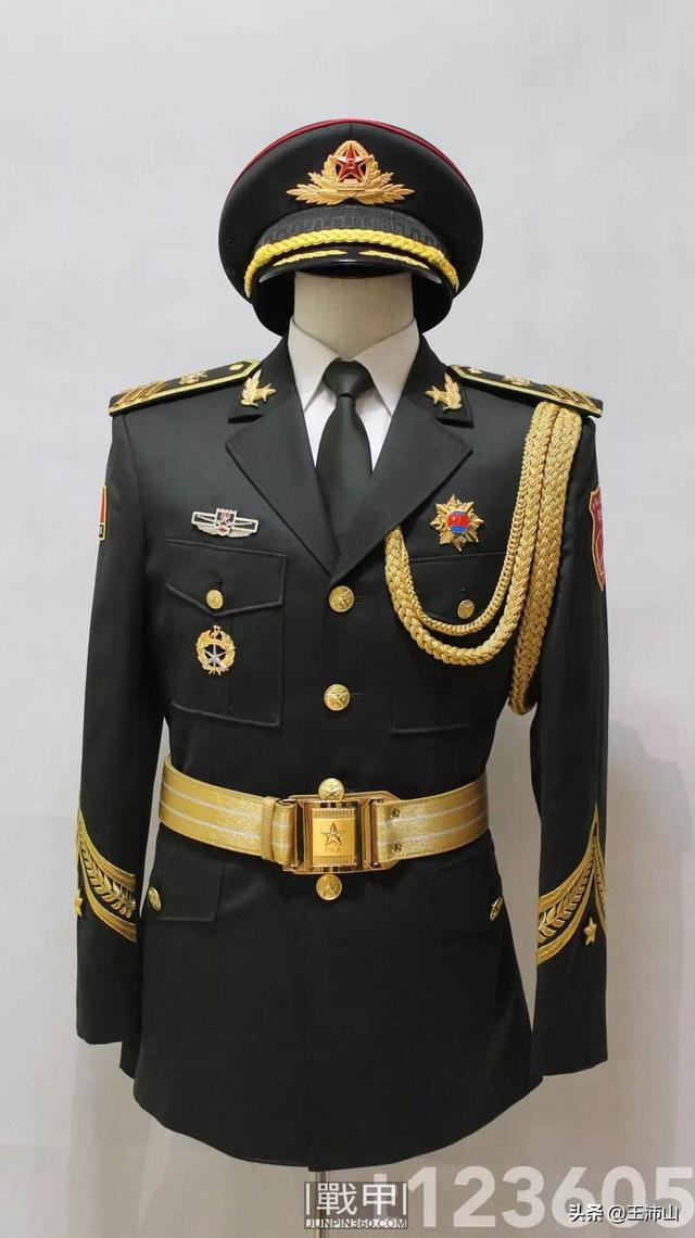 三军仪仗队的军衔肩章级别（三军仪仗队都是军官吗）-第2张图片