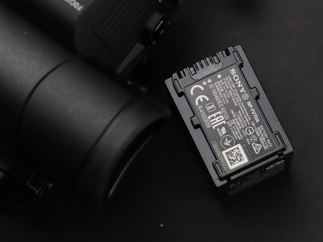 索尼摄像机电池怎么取下来（索尼4k摄像机电池怎么取）-第12张图片